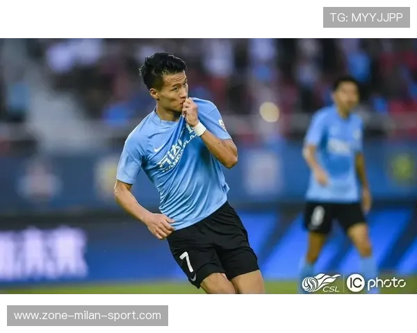 大连英博林良铭禁区劲射建功，点燃全场激情！